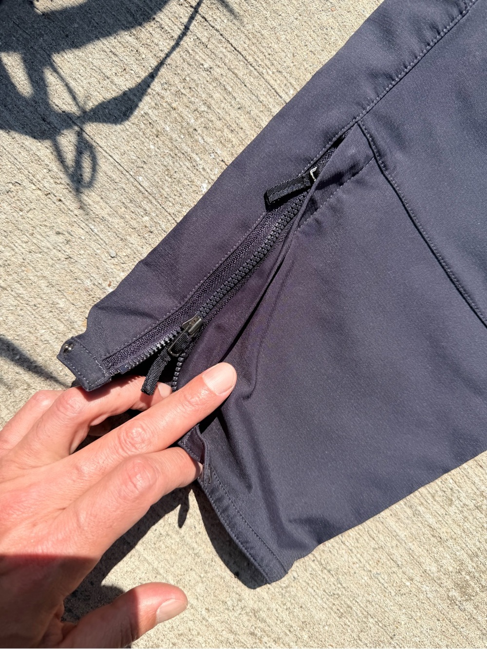 Nike Dark Navy Cargo Capri Pants with Multiple Pockets L - Picture 5 of 13